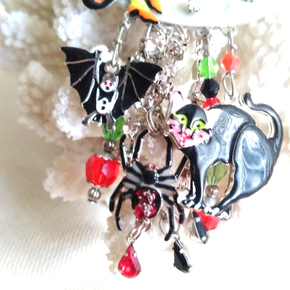 LATR2GO WITCH ON THE MOON PIN/ENHANCER - Picture 11 of 12